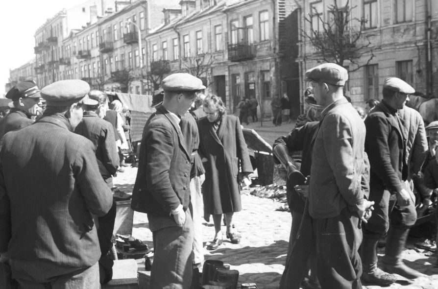 Nowy Rynek w latach 40. ub. wieku. Fot. NAC